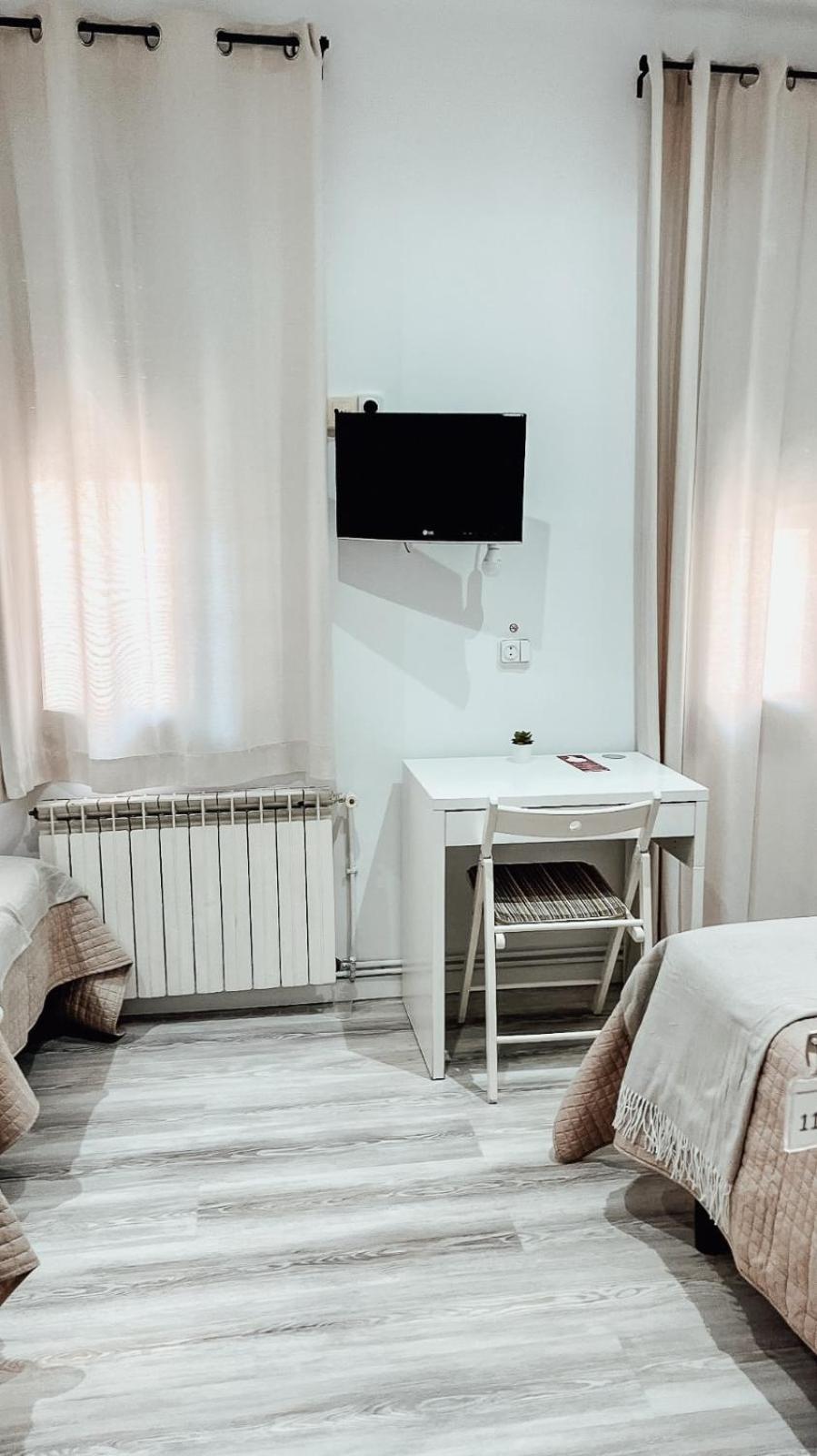 Hostal Ruta De Francia Barcelona Exteriér fotografie