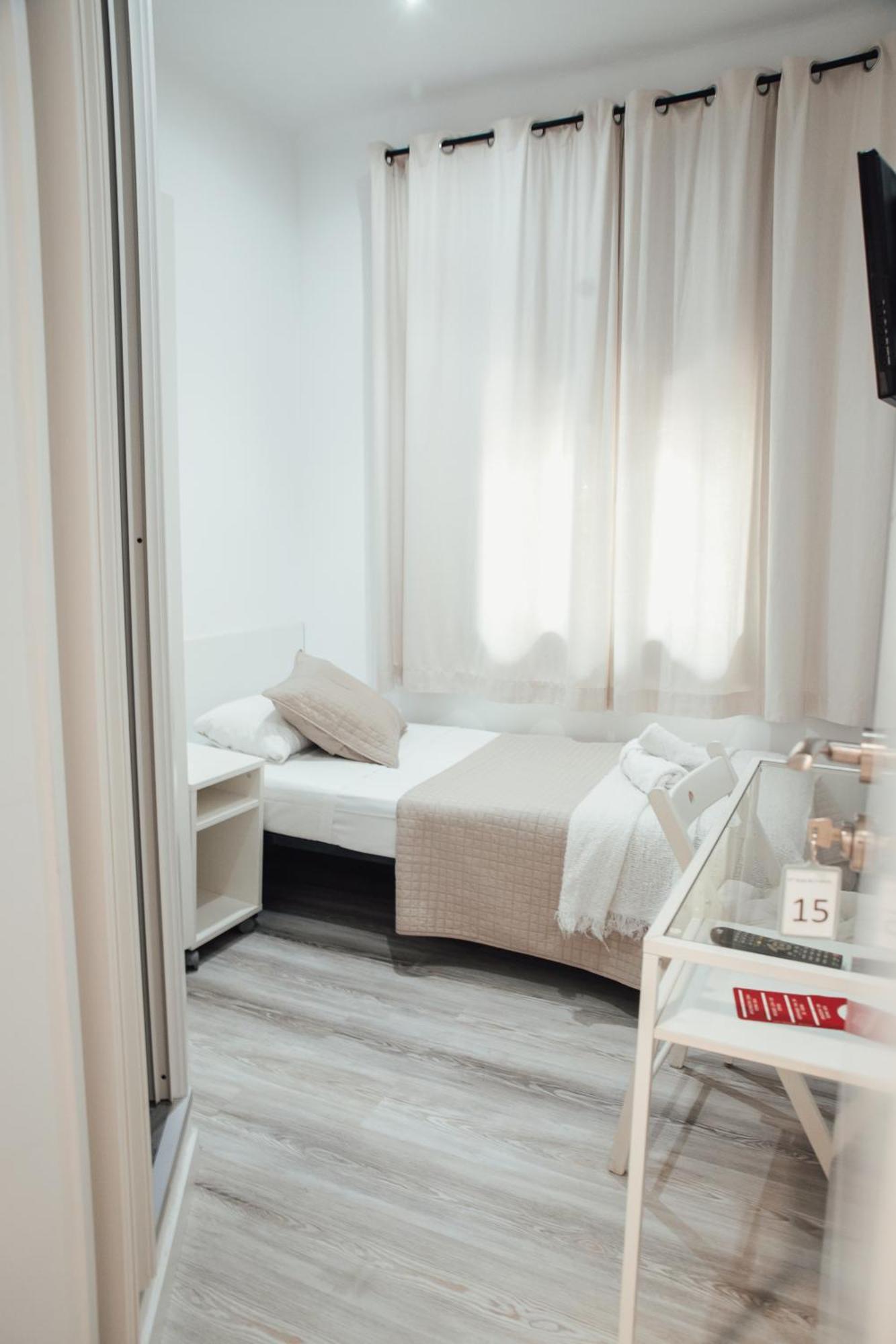 Hostal Ruta De Francia Barcelona Exteriér fotografie